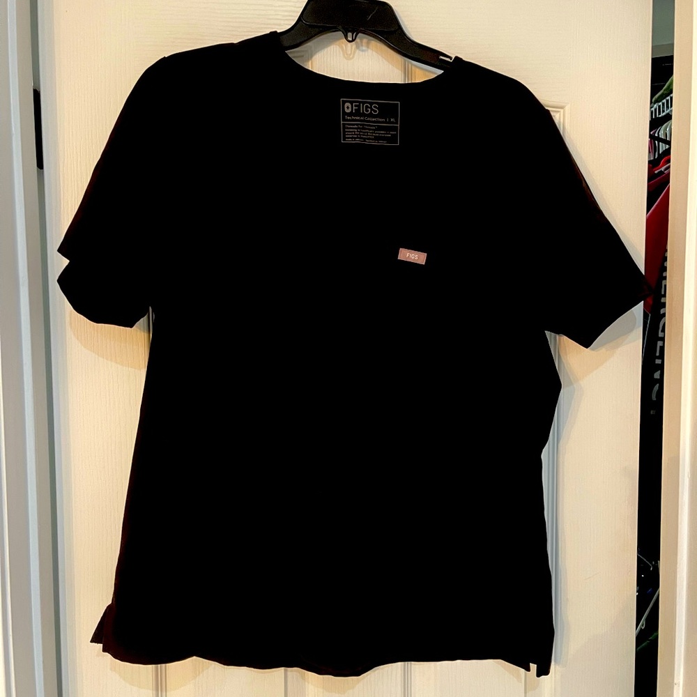 Figs XL, black scrub top